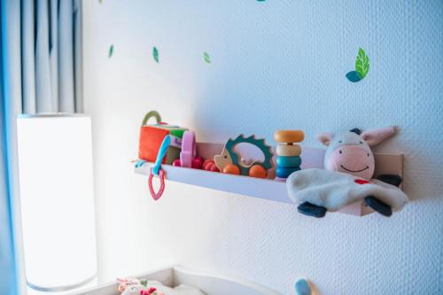 a childs room with a shelf with toys on it at XXL Ferienhaus Goldberger See - Sauna - 16 Personen in Goldberg