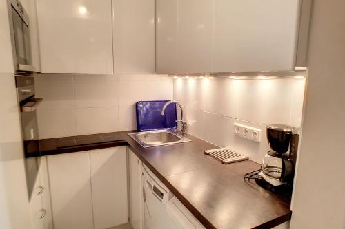 HENRI CAMILLE REAL ESTATE - Rouaze 2 -Studio à 50m center