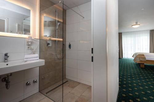 Kylpyhuone majoituspaikassa Hotel Schwabenwirt