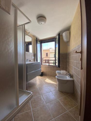 a bathroom with a shower and a toilet and a sink at La Torre della Piramide in Pitigliano