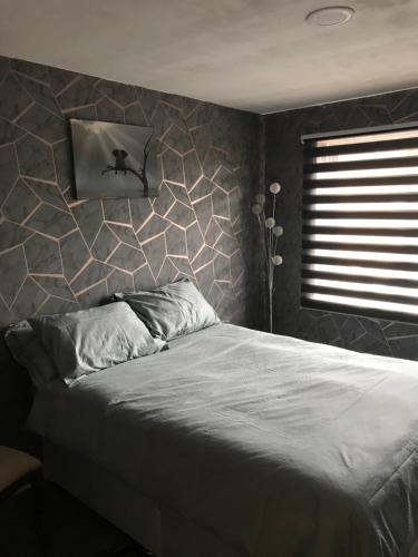 Postel nebo postele na pokoji v ubytování Double Room next to Burnham Elizabeth Line Station