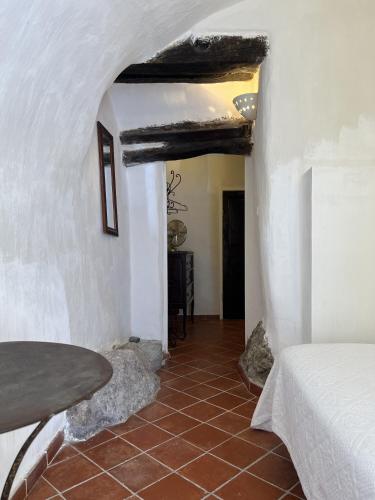 a room with a bed and a tiled floor at Casa Musicale in Pigna