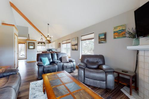 a living room with leather furniture and a fireplace at Eagle Crest in Redmond