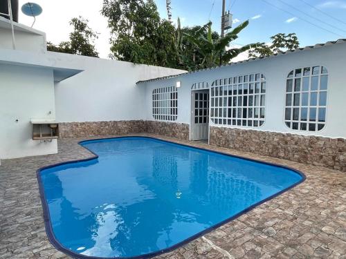 สระว่ายน้ำที่อยู่ใกล้ ๆ หรือใน Casablanca - Casa privada a las afueras de Villavicencio