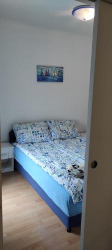 Giường trong phòng chung tại Astralis Factory Apartments-Marineta