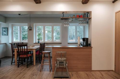 a kitchen and dining room with a table and chairs at Mikka Accommodation in Pihlaspea