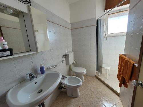 Ett badrum på Cam Sea View Apartment