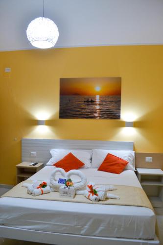 a bedroom with a bed with towels on it at Le Twins -Bed and Breakfast in Tropea