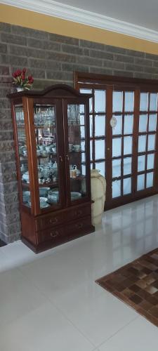 a cabinet with dishes in it in a room at Casa de Pedra-Vale dos Vinhedos -RS in Monte Belo