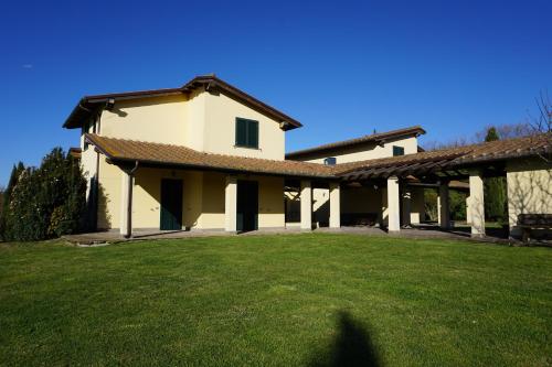 a house with a green lawn in front of it at Oasi Del Verde in Soriano nel Cimino