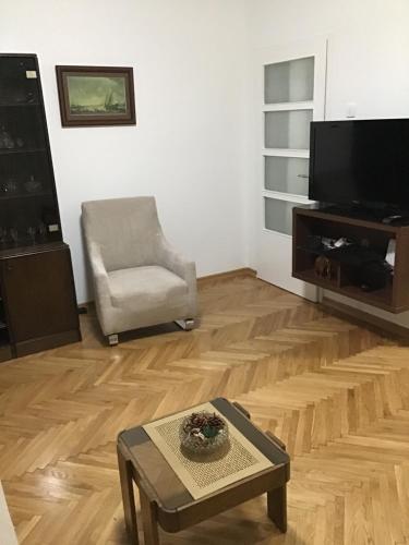 Μια τηλεόραση ή/και κέντρο ψυχαγωγίας στο BMB Apartments Kotor