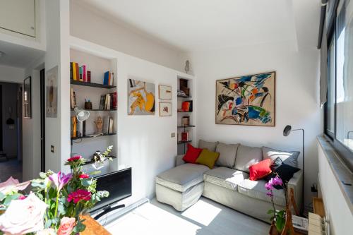 Banchi Nove, penthouse full of light and silence