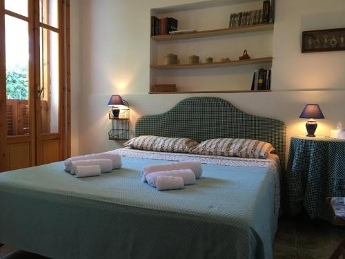 a bedroom with a bed with two towels on it at Villa dei Pioppi in Fontane Bianche