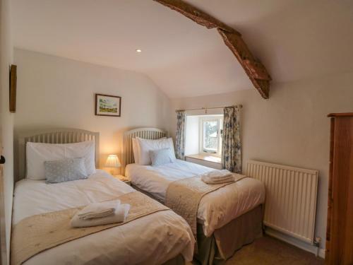 En eller flere senge i et værelse på Keep Cottage