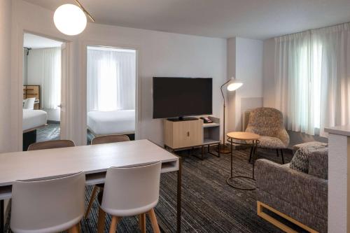 Gallery image of Sonesta Simply Suites Falls Church in Falls Church