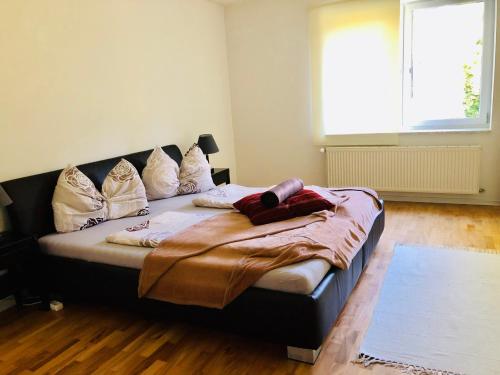 Una cama o camas en una habitación de Ferienhaus am See
