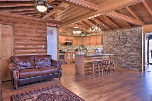 Rustic Eucha Dwelling with Balcony, Grand Lake Views – Photos 5