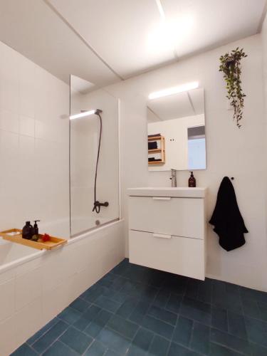 a bathroom with a shower and a sink at Ca la Torreta in Torredembarra