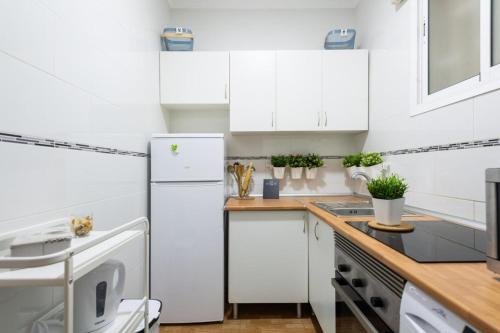 CHARMING 2 ROOMS APARTMENT, 3 beds-10 min walk to Las Canteras Beach