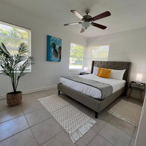 a bedroom with a bed and a ceiling fan at CocoBay 2BR Condos Near Beach, Galleria Mall, Wilton Manors, Cruise Port in Fort Lauderdale