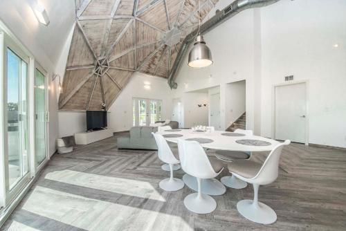 a dining room with a table and white chairs at Sumner Lake House 2B in Clermont