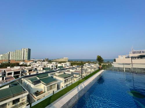 Πισίνα στο ή κοντά στο Realux Hotel