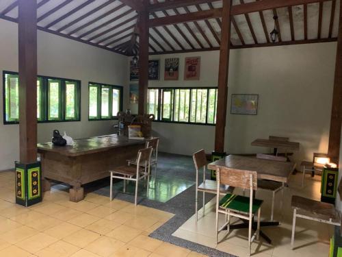 Posezení v ubytování Sonosewu Guesthouse Syariah