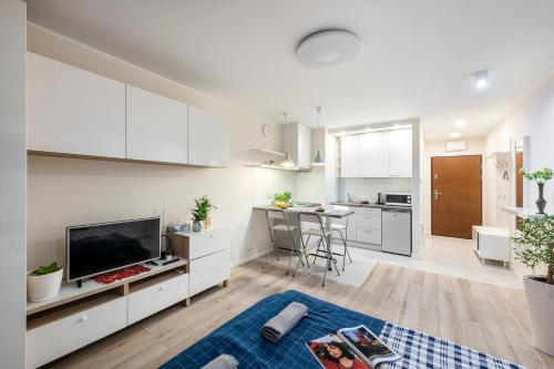 Dapur atau dapur kecil di Metro Wilanowska Aparts