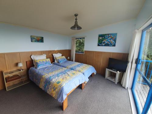 Cama ou camas em um quarto em Rawhiti Cottage at Kaeppeli's