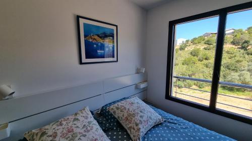 Postel nebo postele na pokoji v ubytování Superbe appartement T3 face mer baie Ajaccio