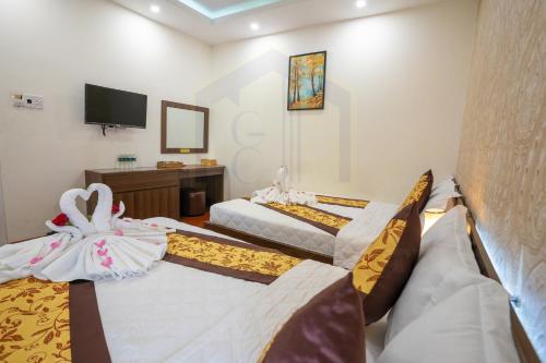 Giường trong phòng chung tại GOLD CITY Hotel