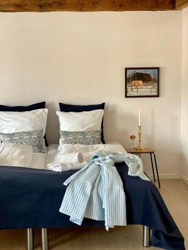 a bedroom with a bed with a blue comforter at Rønhave in Sønderborg