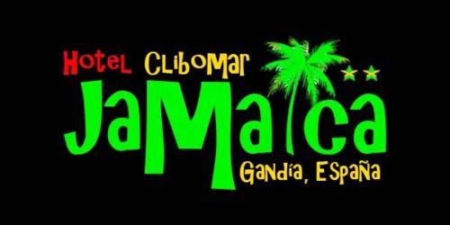 a green sign that reads jamaica with a palm tree at Hotel Clibomar Jamaica in Gandía