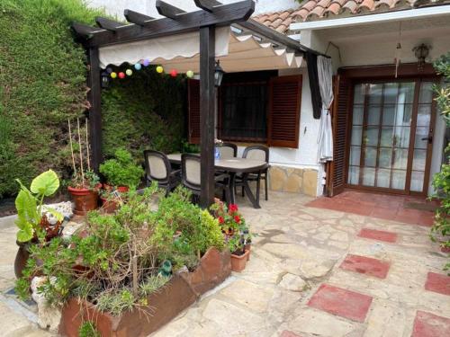 Casa Blanca 42 – Piscina, BBQ y Wifi (6 pax)