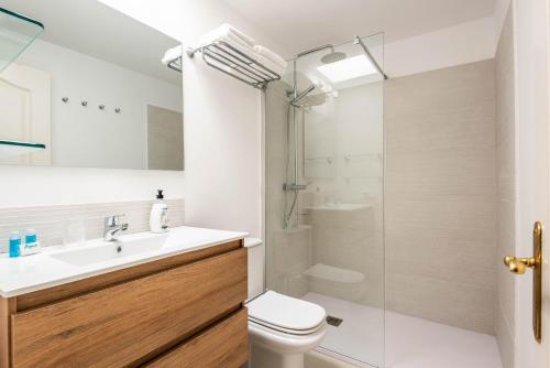 Ένα μπάνιο στο Villas Galdana Palms