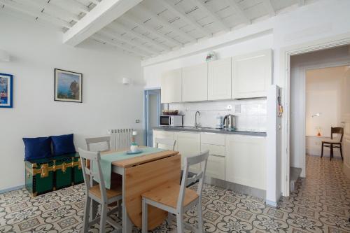 A kitchen or kitchenette at Casa GiGio 011030-LT-0223