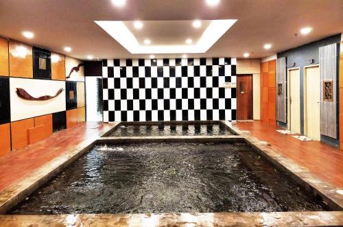 Kolam renang di atau dekat dengan Aston Jayapura Hotel and Convention Center