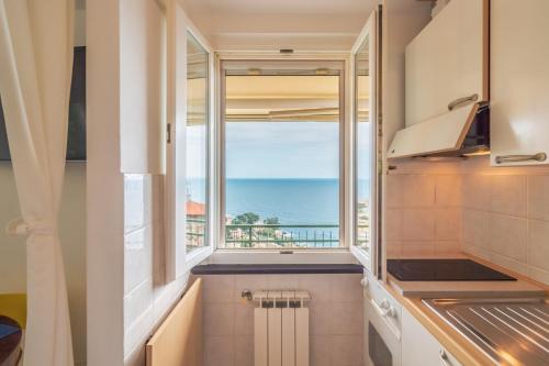 Η κουζίνα ή μικρή κουζίνα στο CASA CAMILLA Relax con una vista da sogno