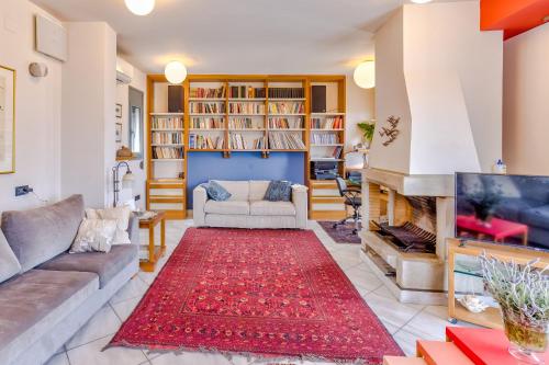 Posezení v ubytování Monemvasia Modern Flat with Panoramic Sea View