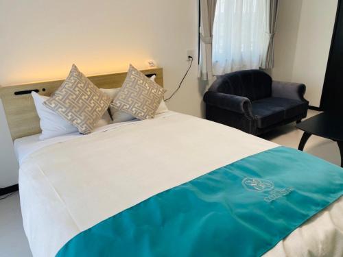 Postel nebo postele na pokoji v ubytování HOTEL Y'RISE TO URASOE