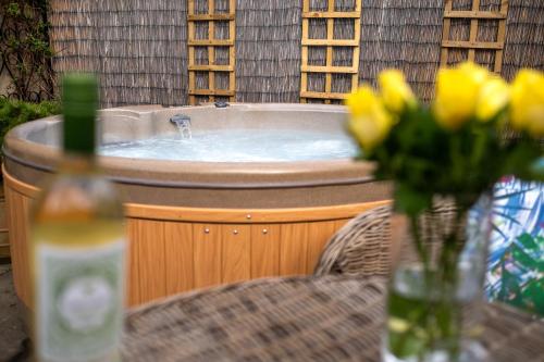 Imagen de la galería de Just a Minim - beautiful studio & hot tub available !, en Rushford