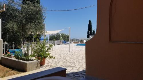 Nespecifikovaný výhled na hory nebo výhled na hory při pohledu z hotelu
