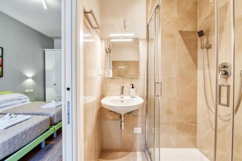 A bathroom at 3 Rooms 3 Bathrooms - Lovely Apartment close the Vatican