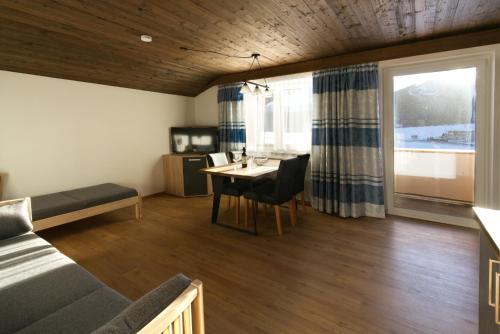 Kuchyň nebo kuchyňský kout v ubytování Appartements Wolf