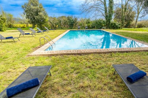 Πισίνα στο ή κοντά στο Masia Marco Lux, ideal familias con gran zona exterior y Piscina