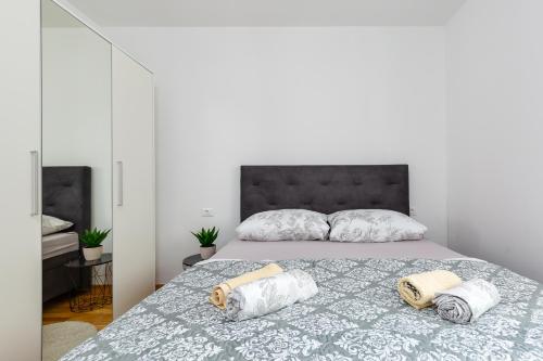 Posteľ alebo postele v izbe v ubytovaní Apartment RoNi + besplatan parking