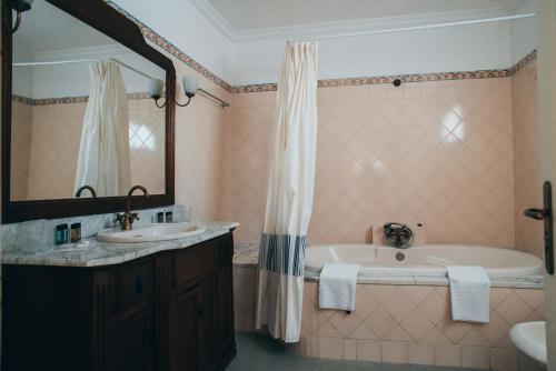 Guesthouse da Vila tesisinde bir banyo