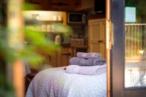 Afbeelding uit fotogalerij van Quavers Rest - quintessential little home & hot tub available ! in Rushford