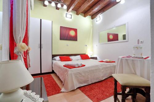 Postel nebo postele na pokoji v ubytování Apartment City Center Dragica