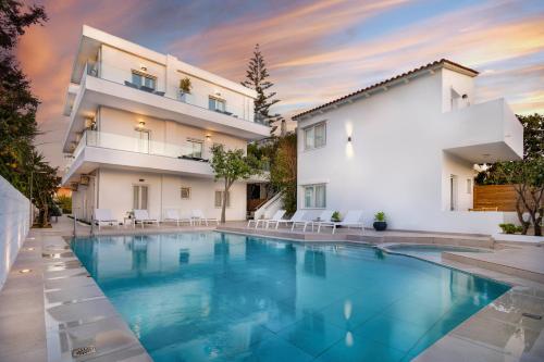 Bassein majutusasutuses s u e ñ o - studios and apartments, with shared pool või selle lähedal
